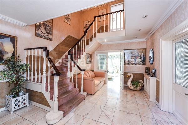 5 bed property in Wise Lane, Mill Hill, NW7